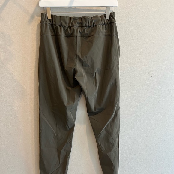 Vuori Olive Green Pants - Small -Athleisure Tapered Jogger/ Sweats / Slack - Picture 5 of 5
